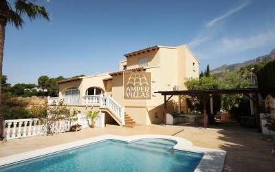 Amplia villa con apartamento de invitados a poca distancia del centro de Altea la Vella.